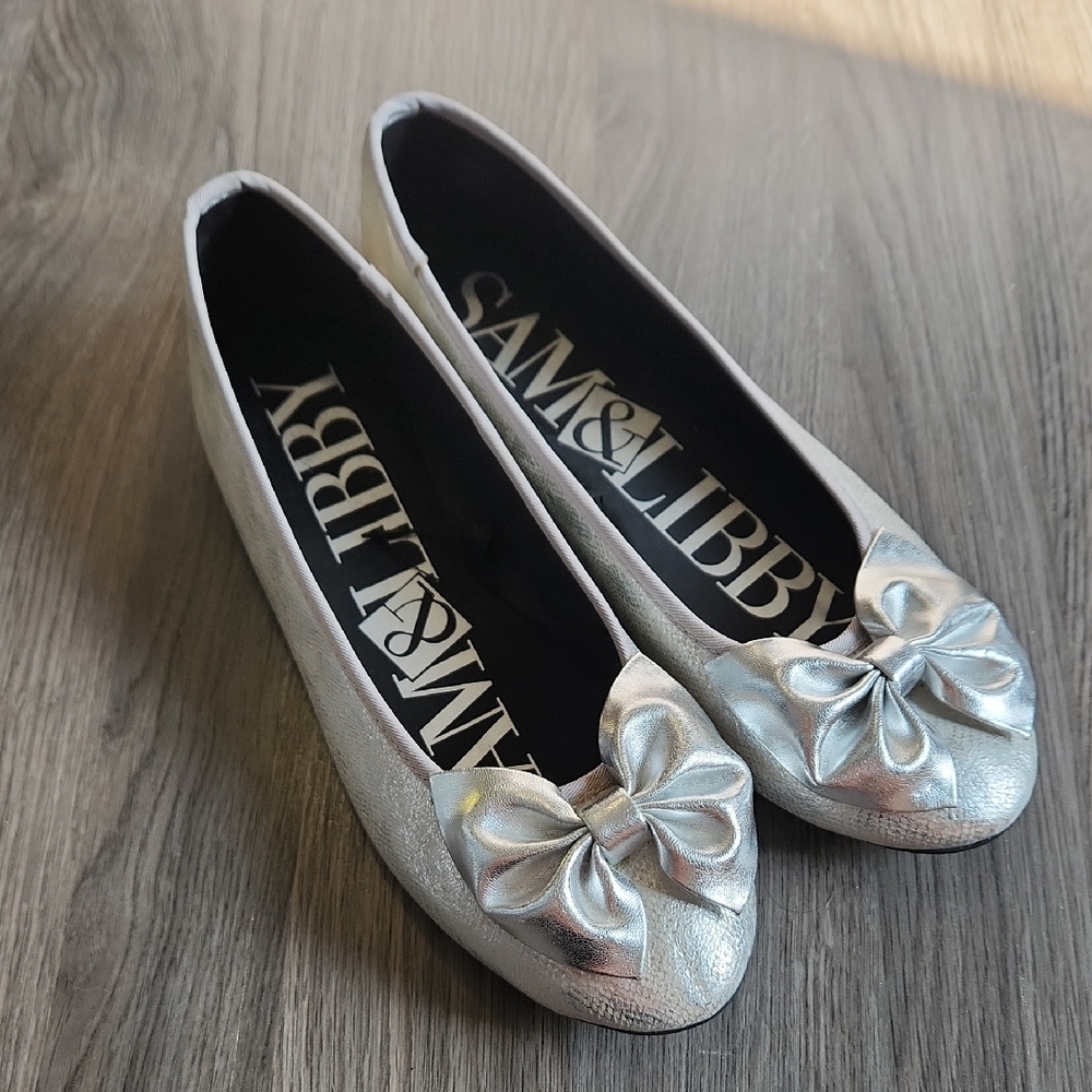 Sam & Libby NWOT silver bow ballet flats, size 8